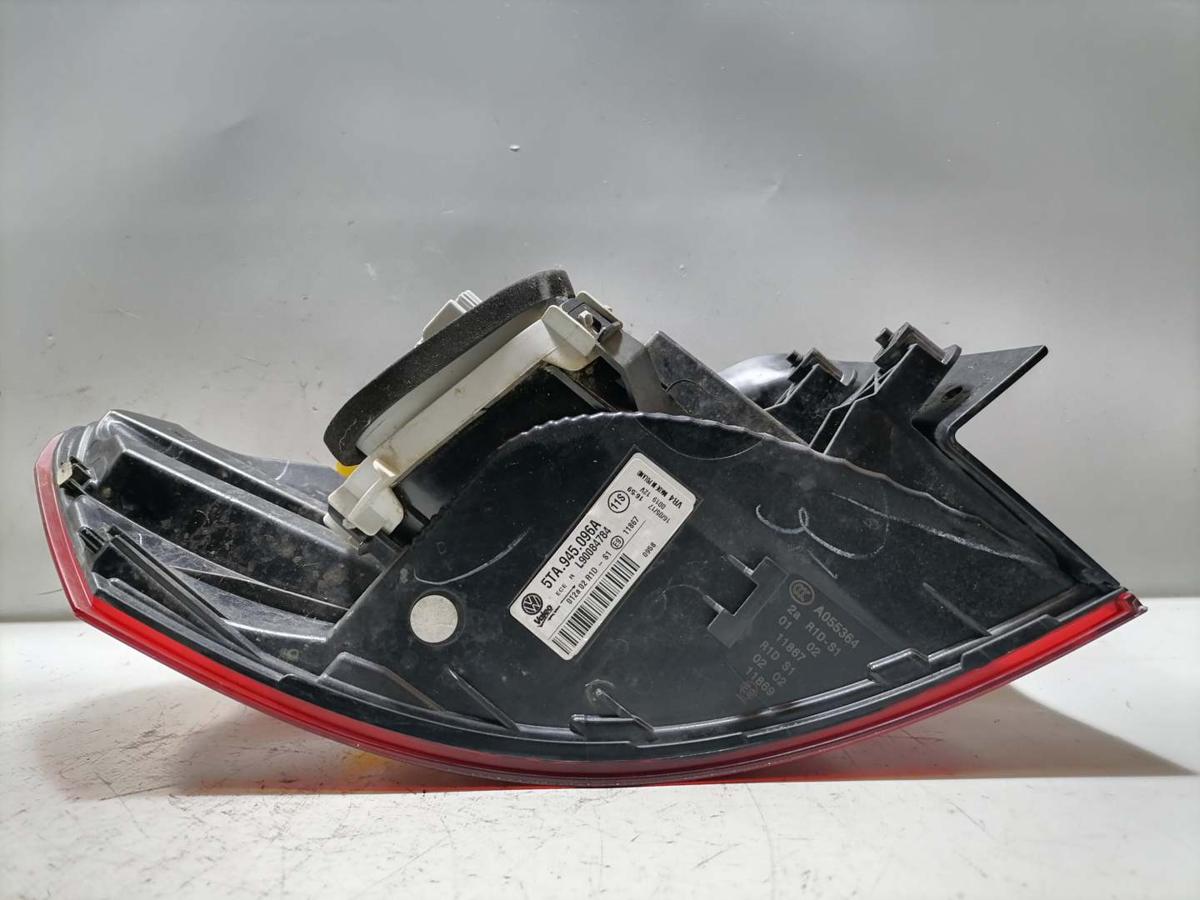 VW Touran 2 original R&uuml;cklicht R&uuml;ckleuchte Schlussleuchte rechts au&szlig;en Bj.2017